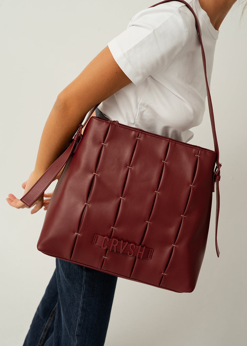 Shopper de piel vegana Candela de CRVSH, Burgundy
