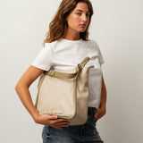 Bolso shopper Nicosia off/white con lujados en verde de CRVSH