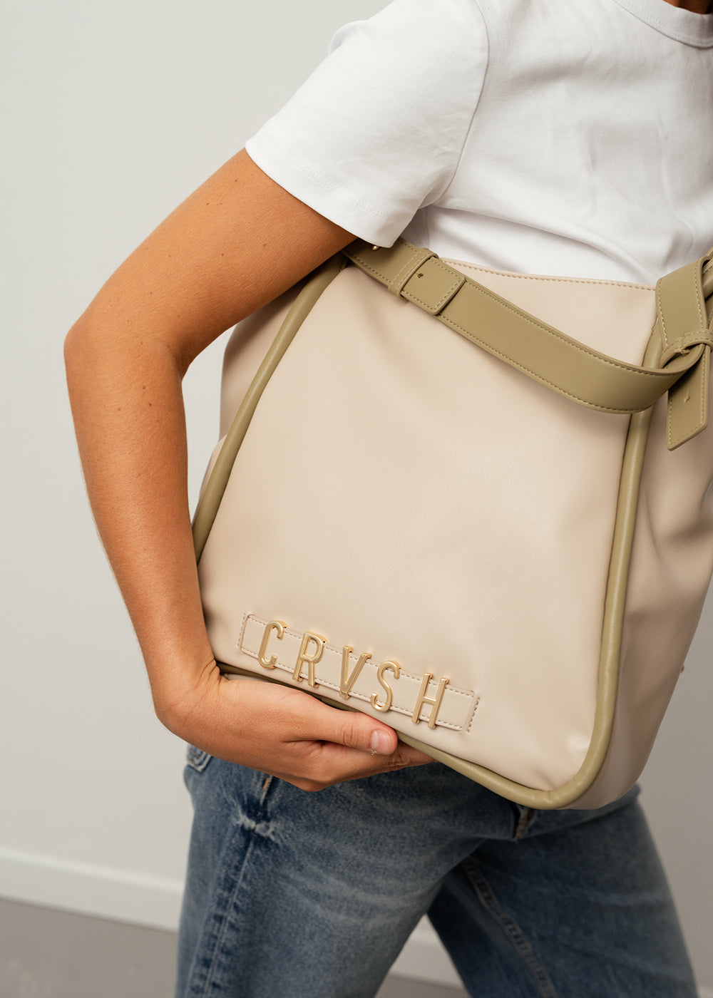 Bolso shopper Nicosia off/white con lujados en verde de CRVSH