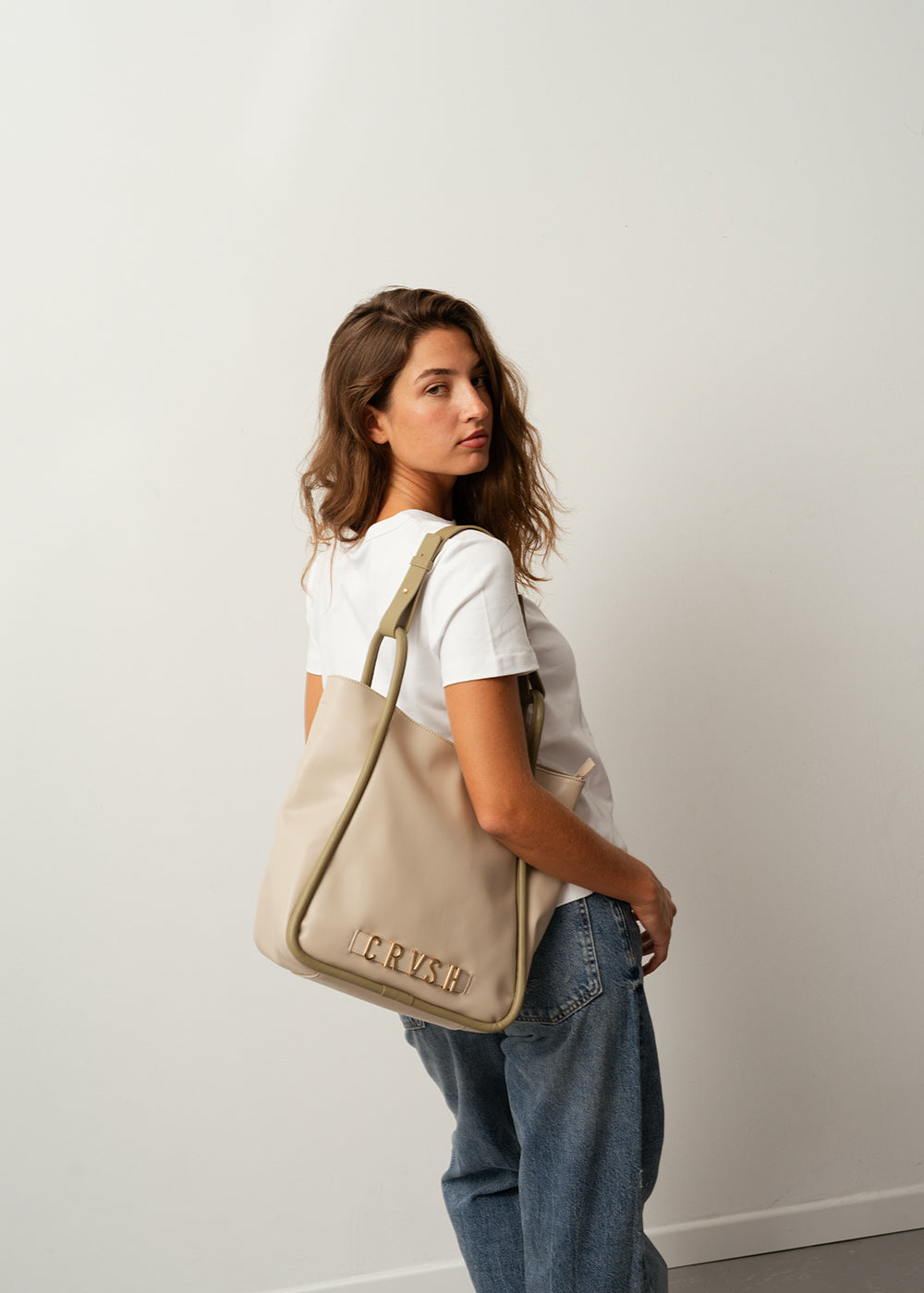 Bolso shopper Nicosia off/white con lujados en verde de CRVSH