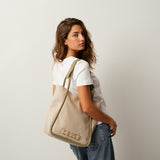 Bolso shopper Nicosia off/white con lujados en verde de CRVSH