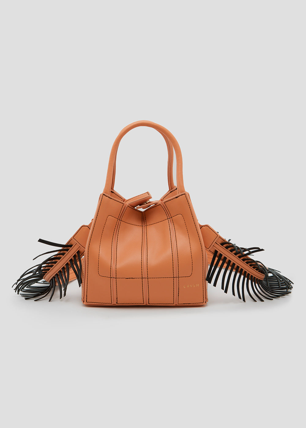 Bolso bandolera de piel vegana de máxima calidad modelo ELISA naranja. Asa bandolera con flecos estilo folk, cortes y pespuntes en contraste