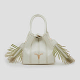 Bolso bandolera de piel vegana de máxima calidad modelo ELISA off white. Asa bandolera con flecos estilo folk, cortes y pespuntes en contraste