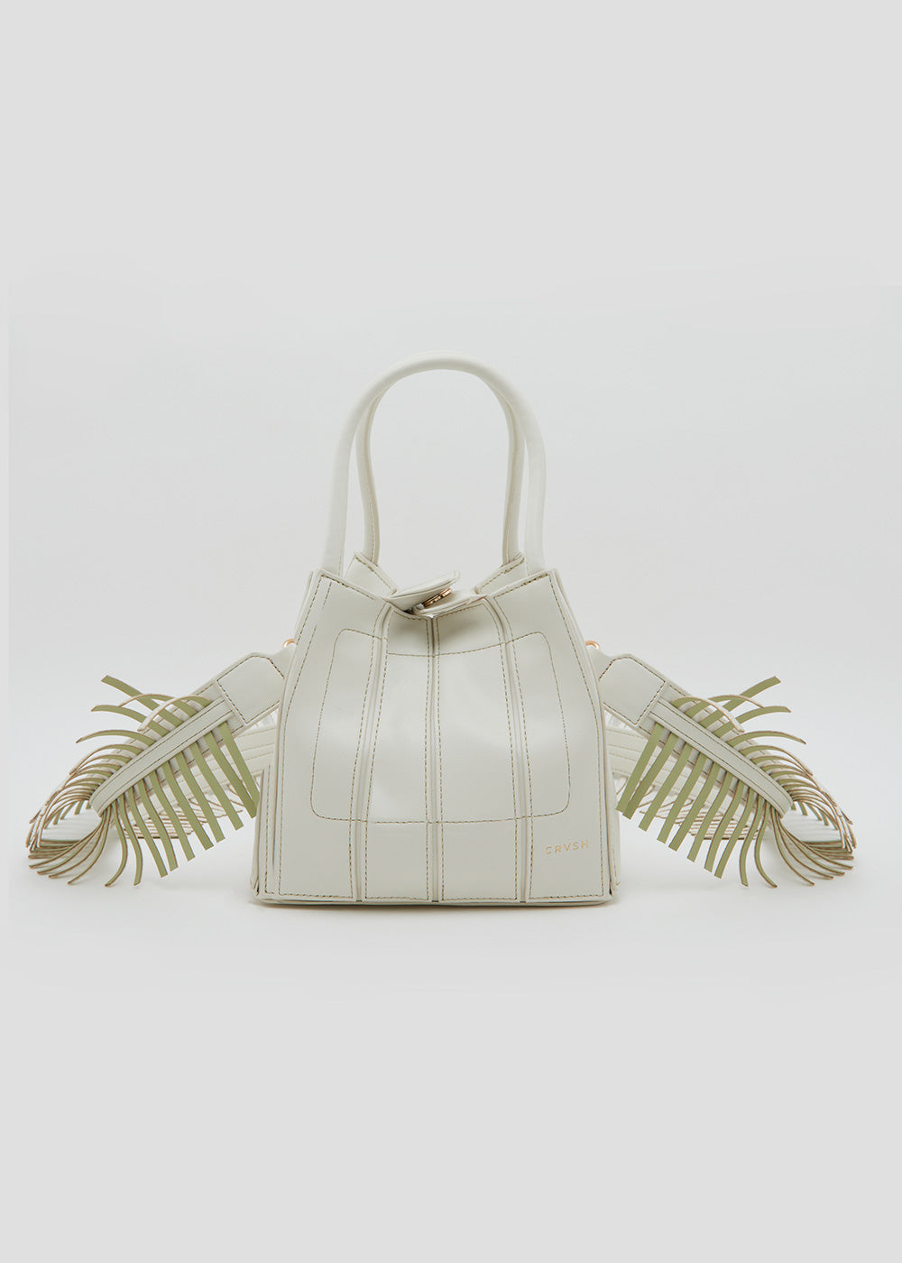 Bolso bandolera de piel vegana de máxima calidad modelo ELISA off white. Asa bandolera con flecos estilo folk, cortes y pespuntes en contraste