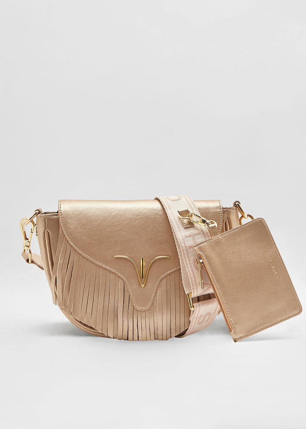 Bolso bandolera de piel vegana ENNA GLASTONBURY GOLD con flecos y cartera en la banda intercambiable.