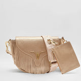 Bolso bandolera de piel vegana ENNA GLASTONBURY GOLD con flecos y cartera en la banda intercambiable.